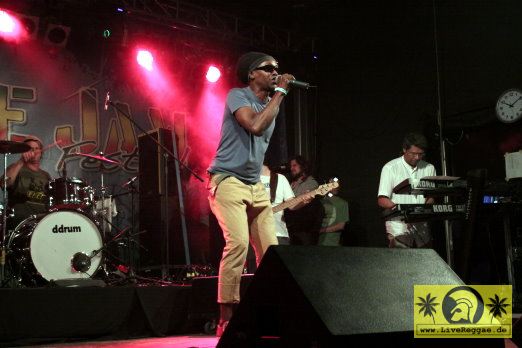 Ray Darwin (UK) and The House Of Riddim Band 18. Reggae Jam Festival, Bersenbrueck 03. August 2012 (7).JPG